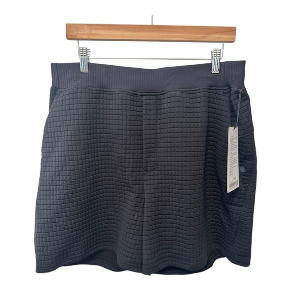 Lululemon lab Textured Grid High-Rise Short 5.5" - Picture 4 of 7